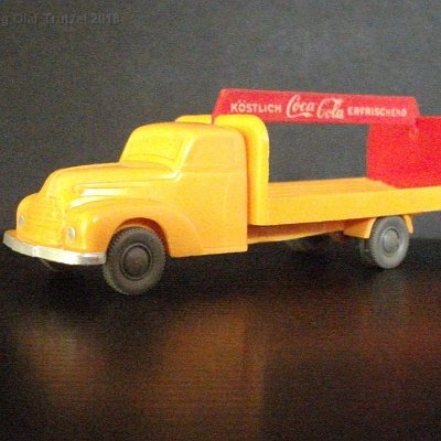 ww1-0560-02-c-ford-3500-getraenkewagen-coca-coola-090-mit-flaschenleisten-dscf8128