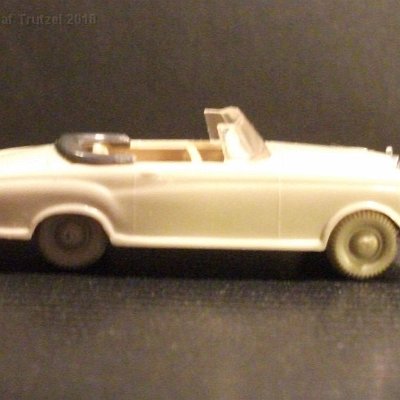 ww2-0143-02-a-mb-220-cabrio-55-hgg-antra-beige-angeklzh-stern-070110-dscf3906