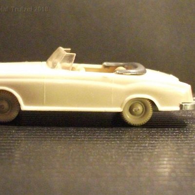 ww2-0143-02-a-mb-220-cabrio-55-hgg-antra-beige-angeklzh-stern-070110-dscf3914