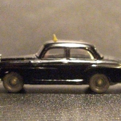 ww2-0149-02-mb-180-taxi-80proz-schmaler-grill-085120-dscf4263