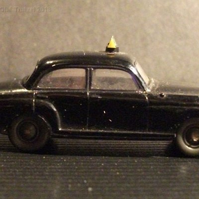 ww2-0149-04-mb-180-ponton-taxi-schild-auf.sockel-130180-dscf0130