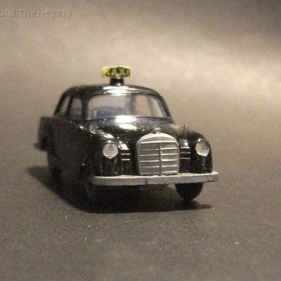 ww2-0149-04-mb-180-taxi-auf-sockel-130180-dscf8309