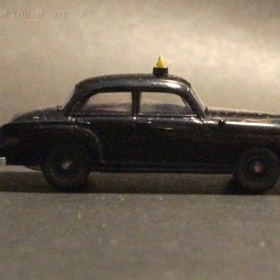 ww2-0149-04-mb-180-taxi-auf-sockel-130180-dscf8311