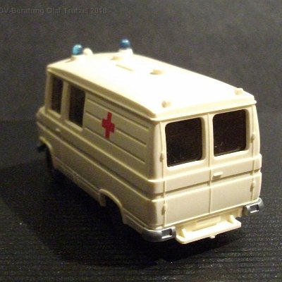 ww2-0278-02-c-mb-l-406-krankenwagen-drk-rotkreuz-chassis-silber-lr-006010-dscf8511