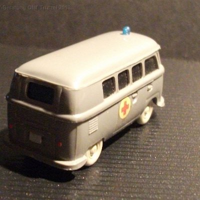 ww2-0320-10-a-vw-t1-bus-krankenwagen-staubgrau-abziehbild-rotes-kreuz-060090-top-dscf7256