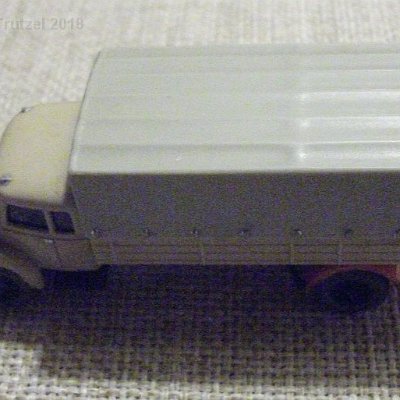 ww2-0480-03-f-krupp-titan-chassis-leuchtorange-2w-050080-dscf4781