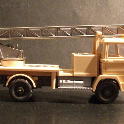 ww2-0644-01-a-mb-1317-hebebuehnenwagen-beige-012020-dscf9386