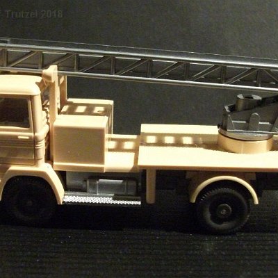 ww2-0644-01-a-mb-1317-hebebuehnenwagen-beige-012020-dscf9388