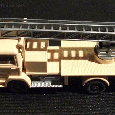 ww2-0644-01-a-mb-1317-hebebuehnenwagen-beige-012020-dscf9389