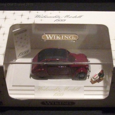 ww2-0798-03-34-weihnachtsmodell-1999-citroen-2cv-ente-mit-figur-in-pcbox-015-dscf1813