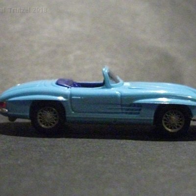 ww2-0834-02-a-mb-300-sl-cabrio-hellblau-dscf4250