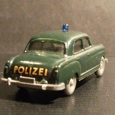 ww2-1040-07-b-mb-220-polizei-tannengruen-ohne-stern-3w-050080-dscf6712