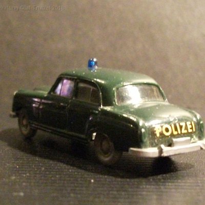 ww2-1040-07-b-mb-220-polizei-tannengruen-ohne-stern-3w-050080-dscf6714