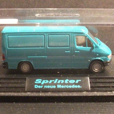 ww3-mb071 -mb-sprinter-blautürkis-pc-box-der-neue-mercedes- s-010015-dscf7914