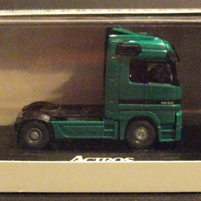 ww3-mb080-c-actros-1843-iaa-1996-zugmaschine-gruen-025-dscf9577