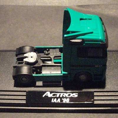 ww3-mb080c-mercedes-actros-1843-gruen-iaa-1996-pc-box-025-dscf4841