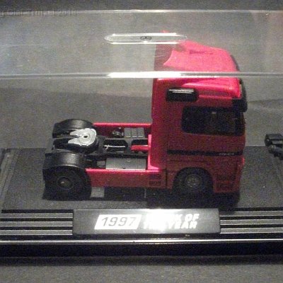 ww3-mb080e-mercedes-truck-of-the-year-1997-rot-euromagazin-pc-box-020-dscf4796