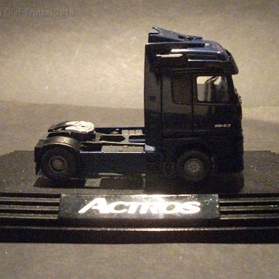 ww3-mb080 -mercedes-actros-1843-enzianblau-pc-box-018-dscf4870