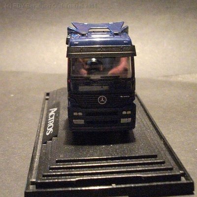 ww3-mb080 -mercedes-actros-1843-enzianblau-pc-box-018-dscf4871