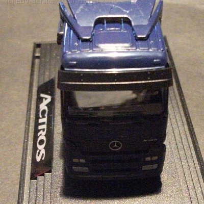 ww3-mb080 -mercedes-actros-1843-enzianblau-pc-box-018-dscf4872