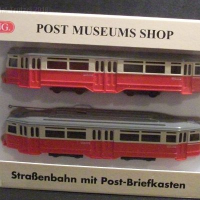 ww3-post039-strassenbahn-beige-rot-wie-hh-hochahn-040-dscf4355