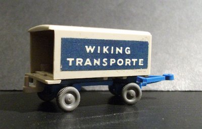 WW1-0541-01-M-Anhaenger-Wiking-Transporte-sw-himmelblau-3W-ohne-Tueren-020030-DSCF0354