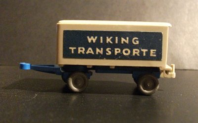 WW1-0541-01-M-Anhaenger-Wiking-Transporte-sw-himmelblau-3W-ohne-Tueren-020030-DSCF0355
