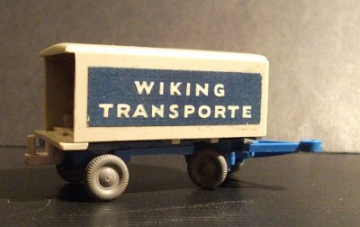 WW1-0541-01-M-Anhaenger-Wiking-Transporte-sw-himmelblau-3W-ohne-Tueren-020030-DSCF0360