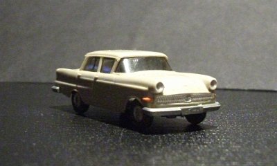 WW2-0110-02-BF-Opel-Kapitaen-gelbgrau-080120-DSCF3269