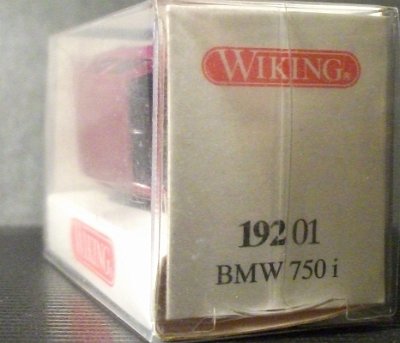 WW2-0192-02-B-BMW-750-i-violett-005-DSCF9001