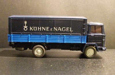WW2-0437-02-X-MB-1317-Pritschen-LKW-Kuehne-und-Nagel-010016-DSCF3802