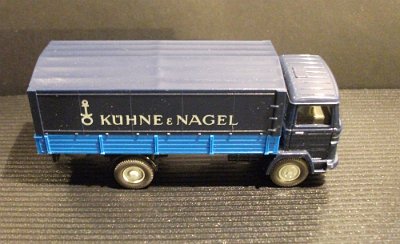 WW2-0437-02-X-MB-1317-Pritschen-LKW-Kuehne-und-Nagel-010016-DSCF3803