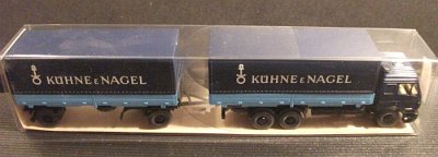 WW2-0571-01-X-MB-Wechselpritschen-Haengerzug-Kuehne-und-Nagel-006019-DSCF7752