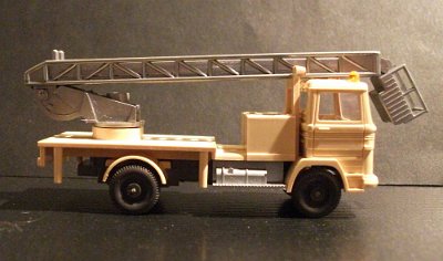 WW2-0644-01-A-MB-1317-Hebebuehnenwagen-beige-012020-DSCF9386