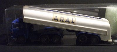 WW2-0801-09or10A--Aral-Tanksattelzug-Magirus-235-D-030050-DSCF2446