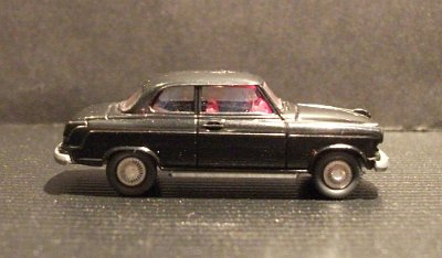 WW2-0823-01-B-Borgward-Isabella-Limousine-schwarz-006-DSCF5980