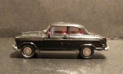 WW2-0823-01-B-Borgward-Isabella-Limousine-schwarz-006-DSCF5981