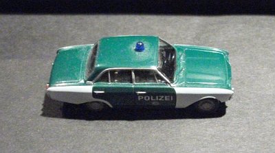 WW2-0864-02-Ford-Taunus-17-M-Badewanne-Polizei-012-DSCF7269